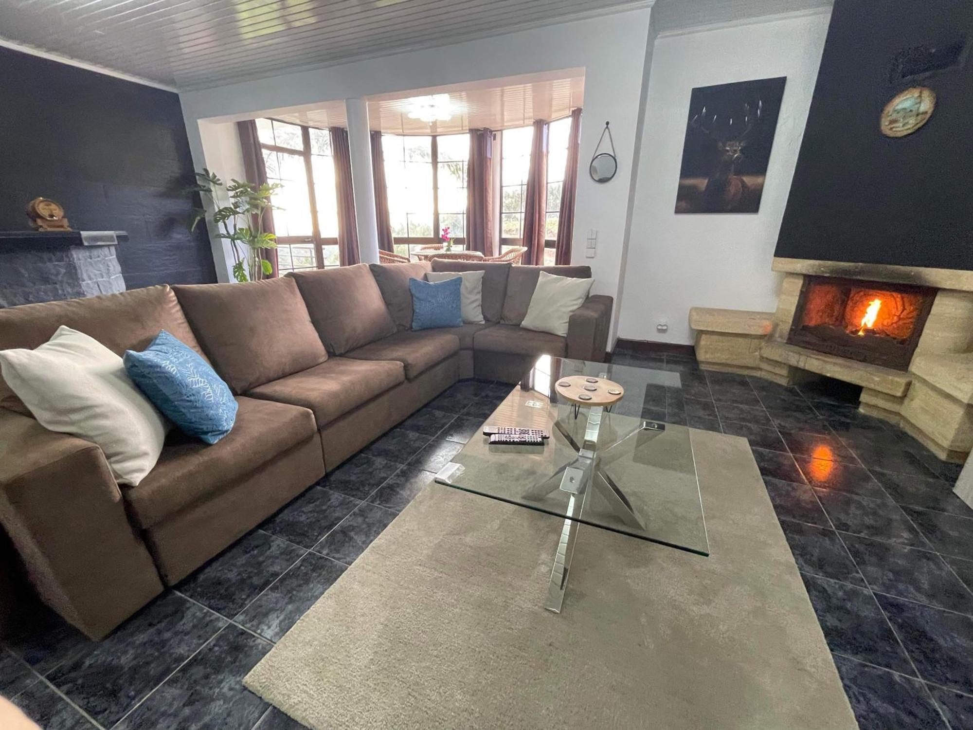 Hollywood Villa Campanário Extérieur photo